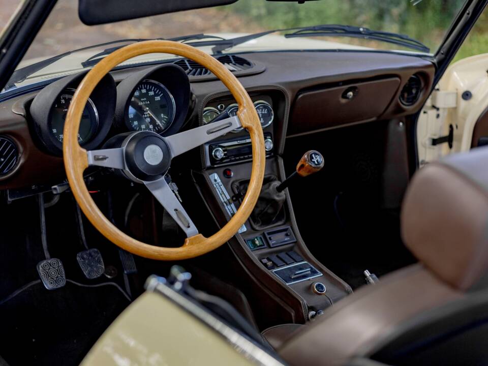 Immagine 4/50 di Alfa Romeo 2000 Spider Veloce (1980)