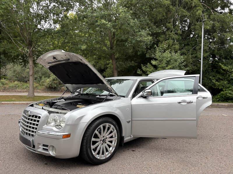 Image 31/50 of Chrysler 300 S (2008)