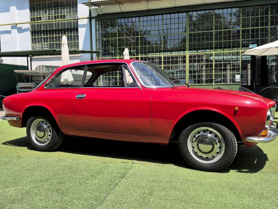 Afbeelding 10/63 van Alfa Romeo Giulia GT 1300 Junior (1971)