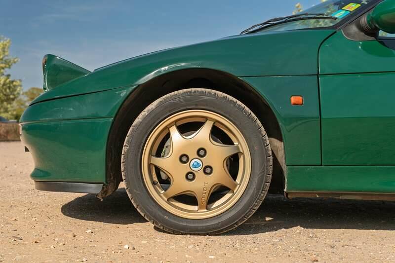 Image 29/50 of Lotus Elan (1991)