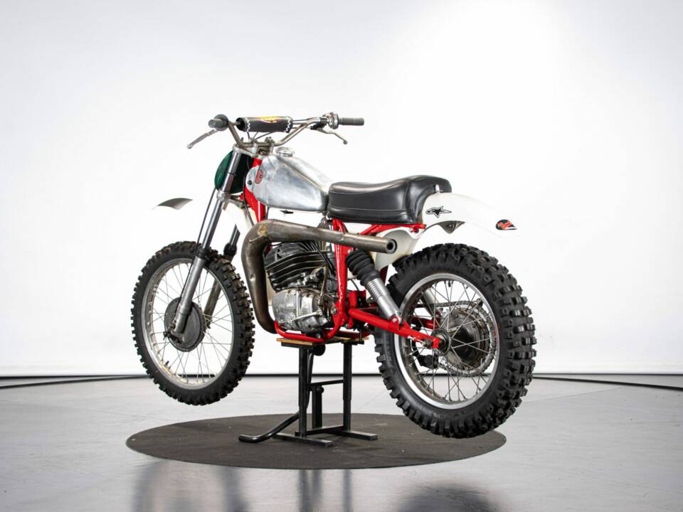 Image 2/50 of CZ 250 (1977)