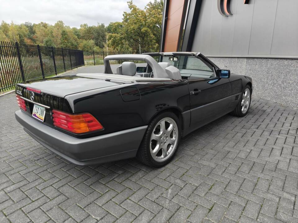 Image 9/50 de Mercedes-Benz 500 SL (1991)