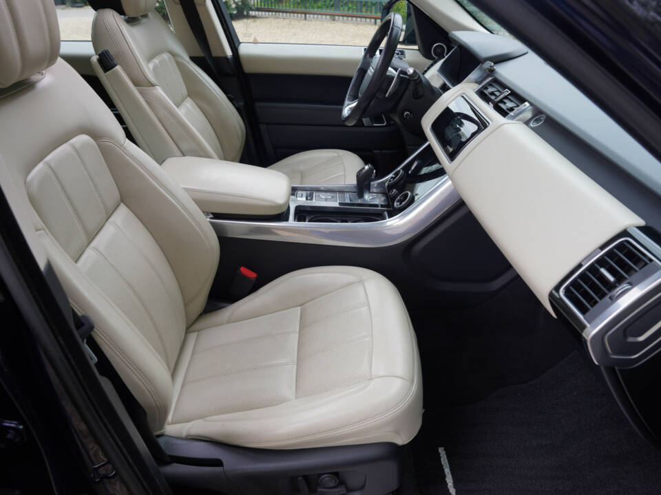 Image 47/50 of Land Rover Range Rover Sport P400e PHEV (2020)