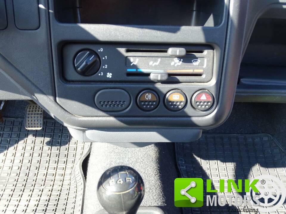 Bild 9/10 von Peugeot 106 1.0 (1993)