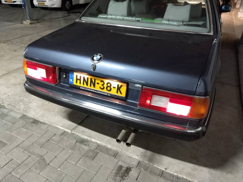 Bild 34/113 von BMW 735i (1986)