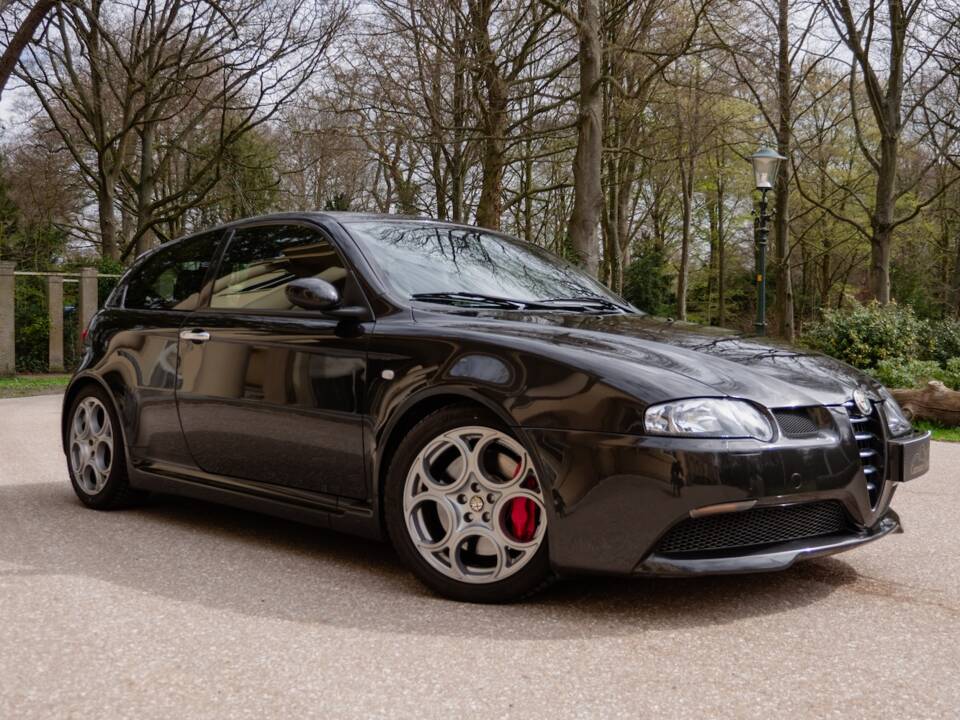 Image 23/60 of Alfa Romeo 147 3.2 GTA (2003)