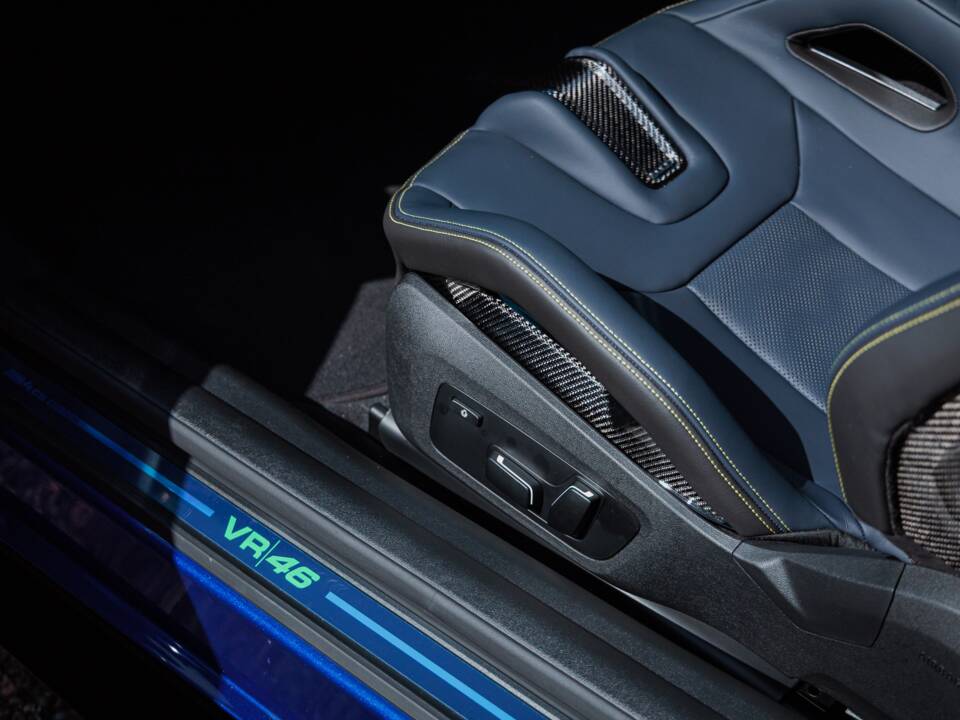 Image 30/46 of BMW M4 Competition xDrive (2025)
