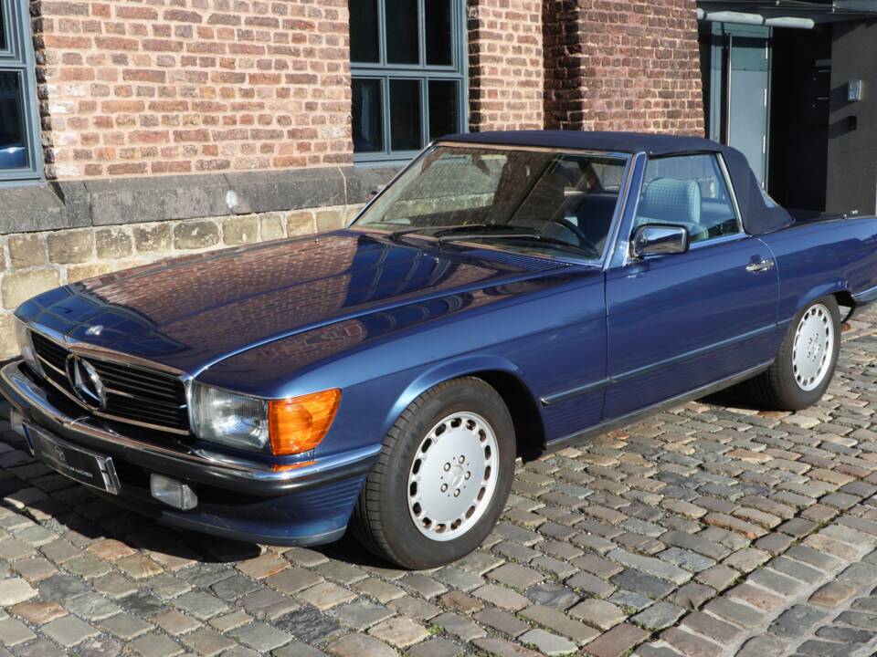 Image 20/43 of Mercedes-Benz 300 SL (1989)