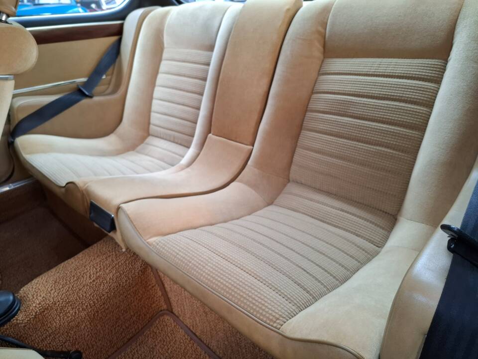 Image 15/43 of BMW 2,5 CS (1975)