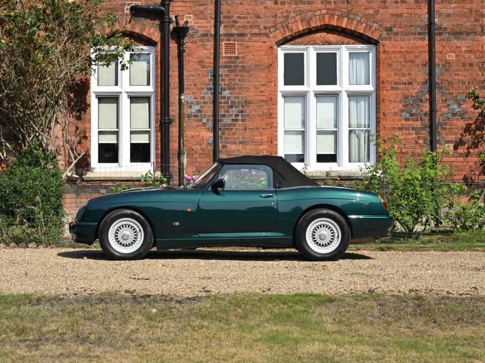 Bild 14/50 von MG RV8 (1995)