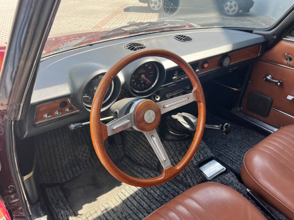 Image 11/17 de Alfa Romeo Giulia GT 1300 Junior (1972)