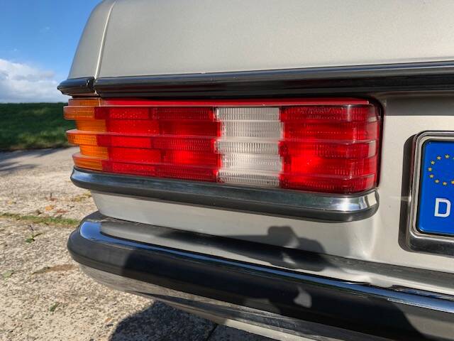 Image 20/23 of Mercedes-Benz 300 D (1981)