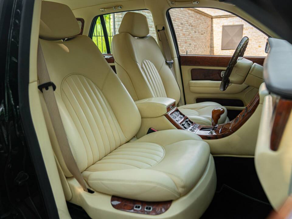 Immagine 23/50 di Bentley Arnage Red Label (1999)