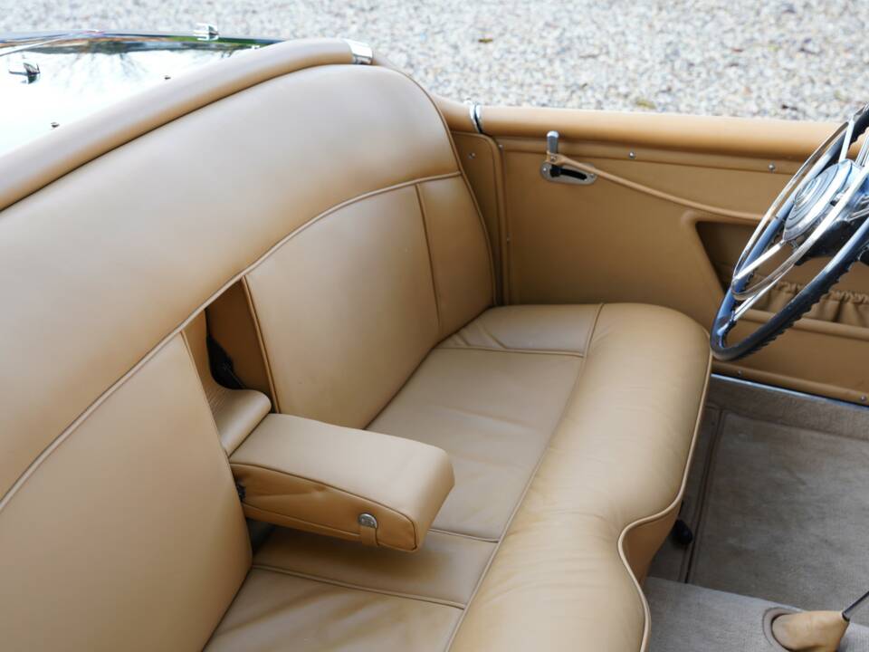 Image 29/50 of Nash-Healey Roadster (1953)