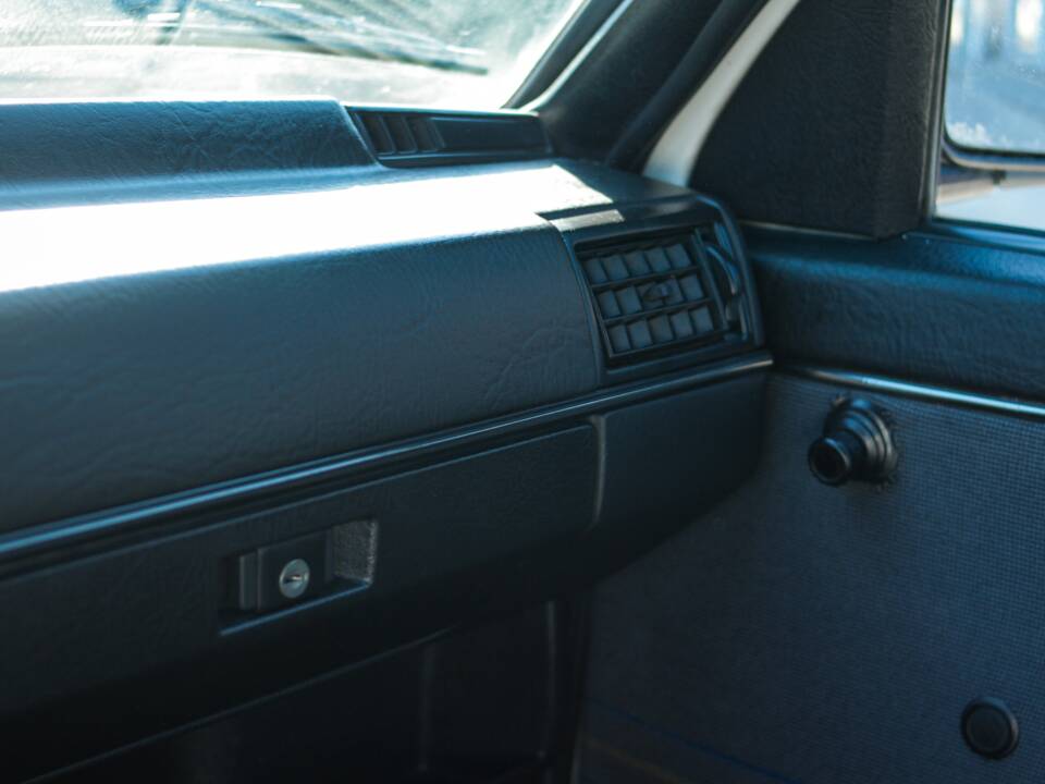 Bild 29/58 von Volkswagen Golf II GTi 1.8 (1988)