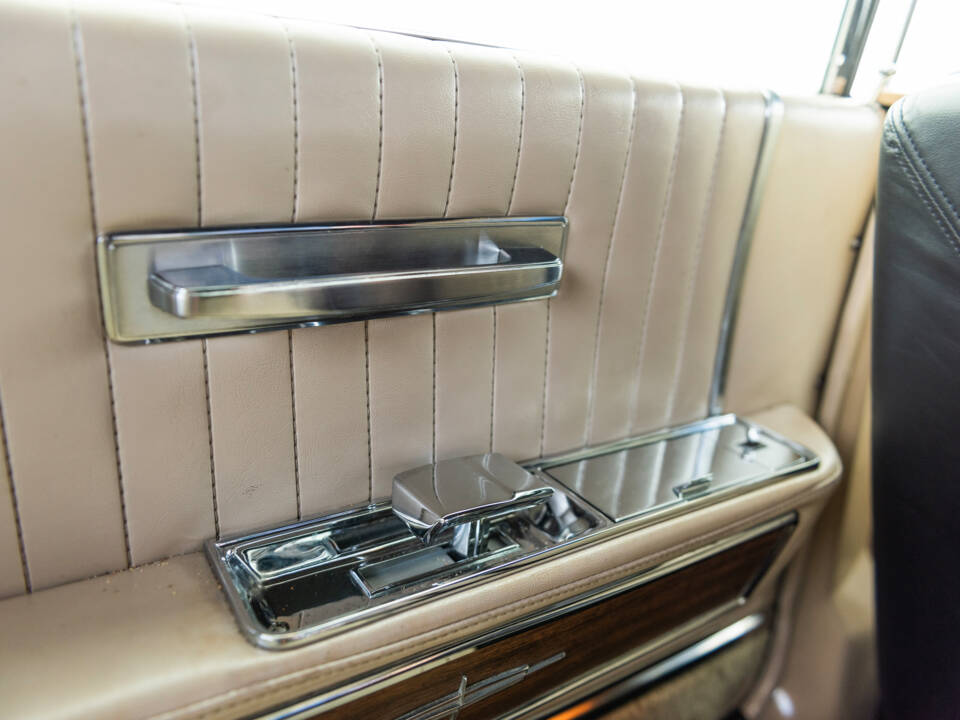 Imagen 103/135 de Lincoln Continental Convertible (1965)