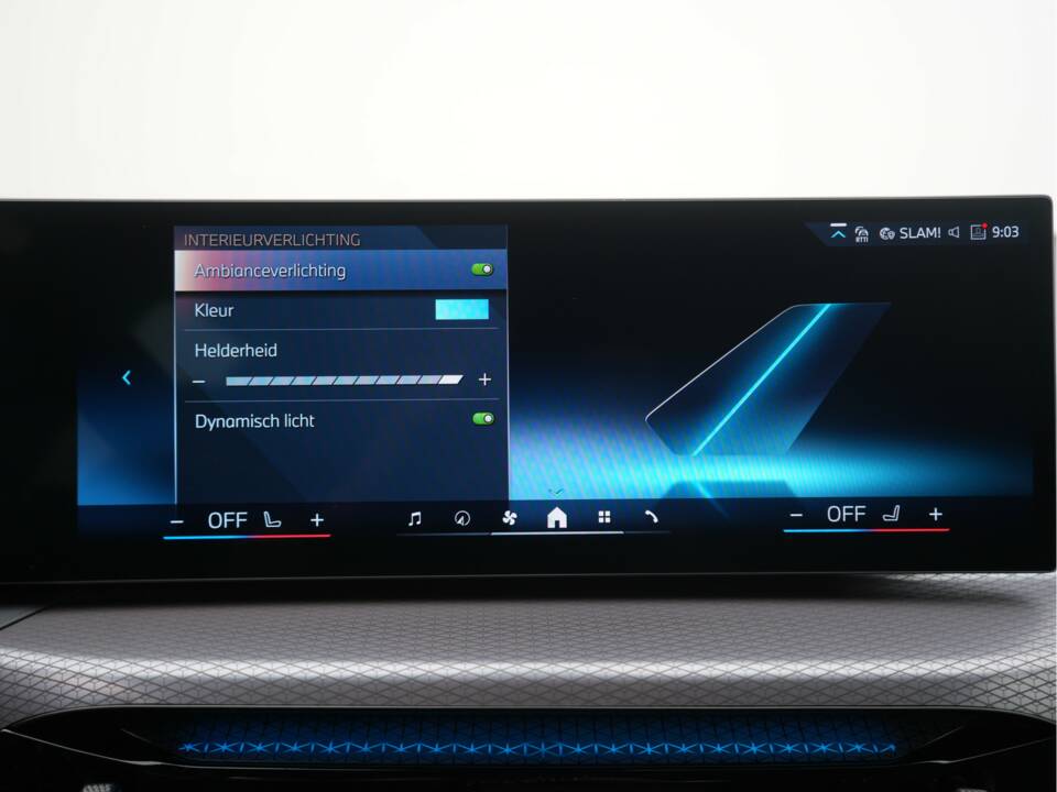 Image 20/50 of BMW 330i xDrive Touring (2025)