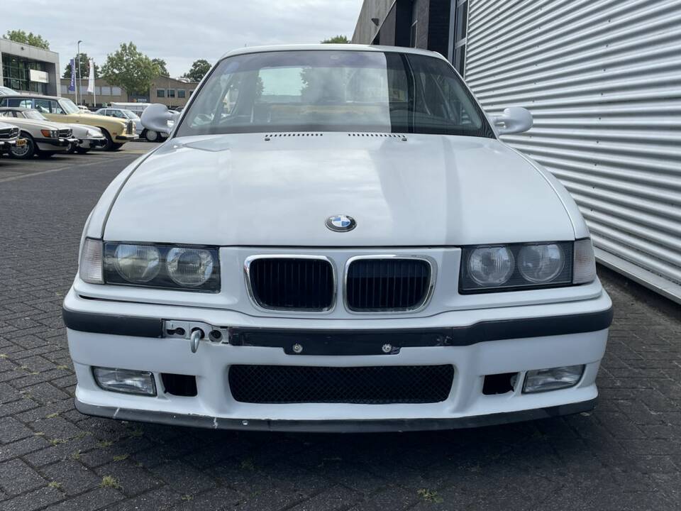 Image 3/8 de BMW 320i (1996)
