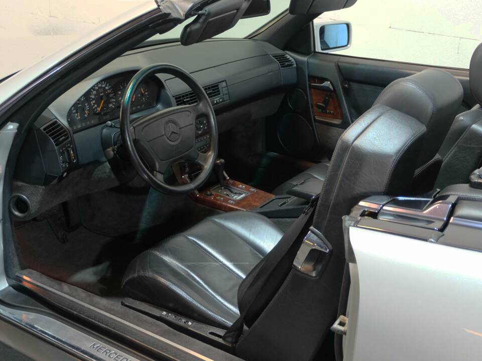 Image 5/51 of Mercedes-Benz 500 SL (1992)