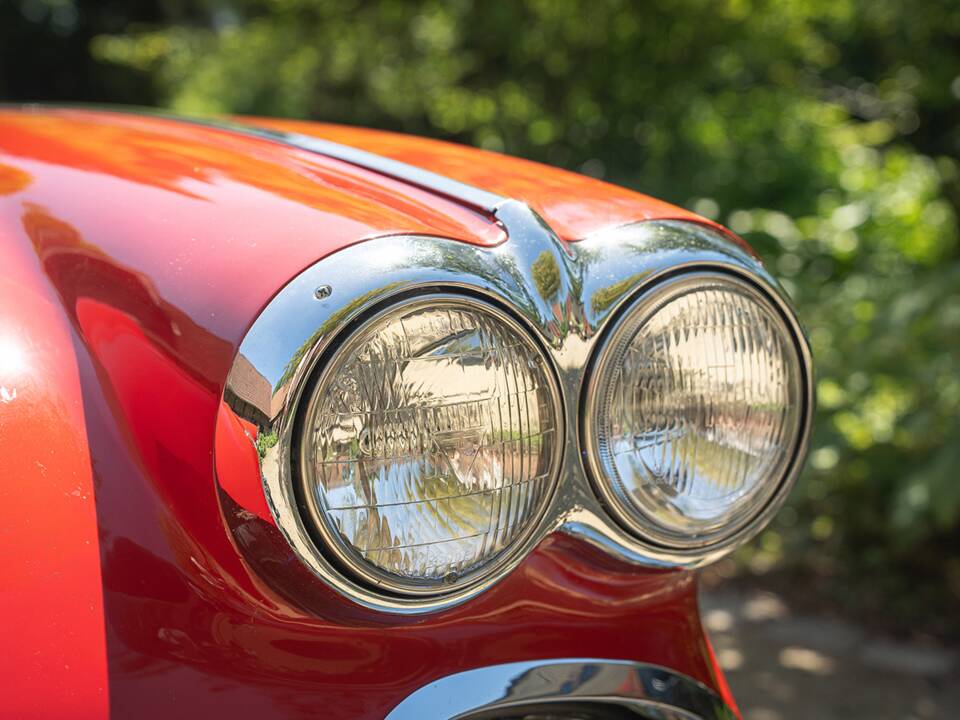 Image 14/51 of Chevrolet Corvette (1960)