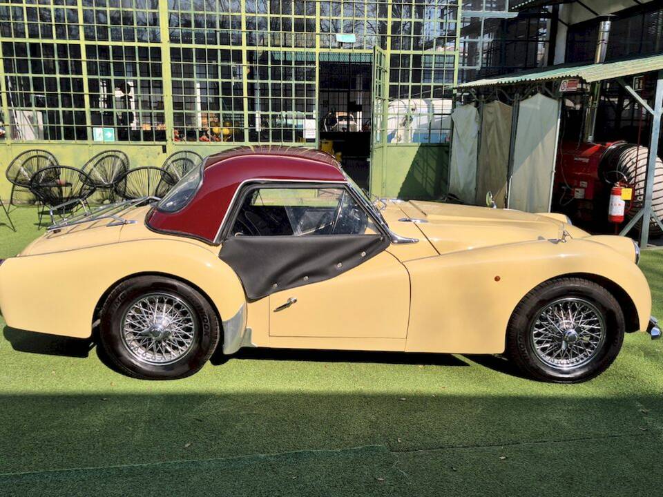 Afbeelding 57/87 van Triumph TR 3A (1960)