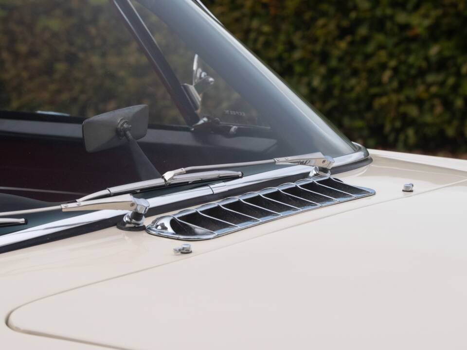 Image 22/50 of Volvo 1800 S (1966)