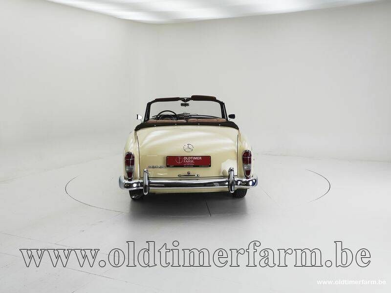 Image 7/15 of Mercedes-Benz 220 SE Cabriolet (1961)