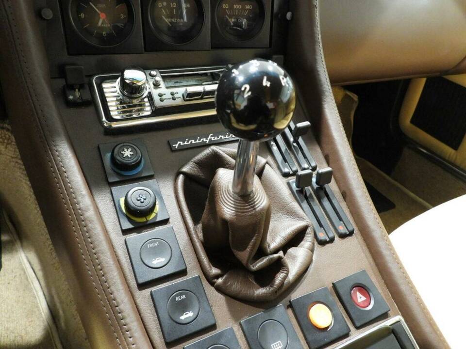 Image 8/15 of Ferrari Mondial Quattrovalvole (1983)