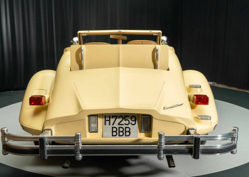 Image 7/8 of Excalibur Roadster IV (1981)
