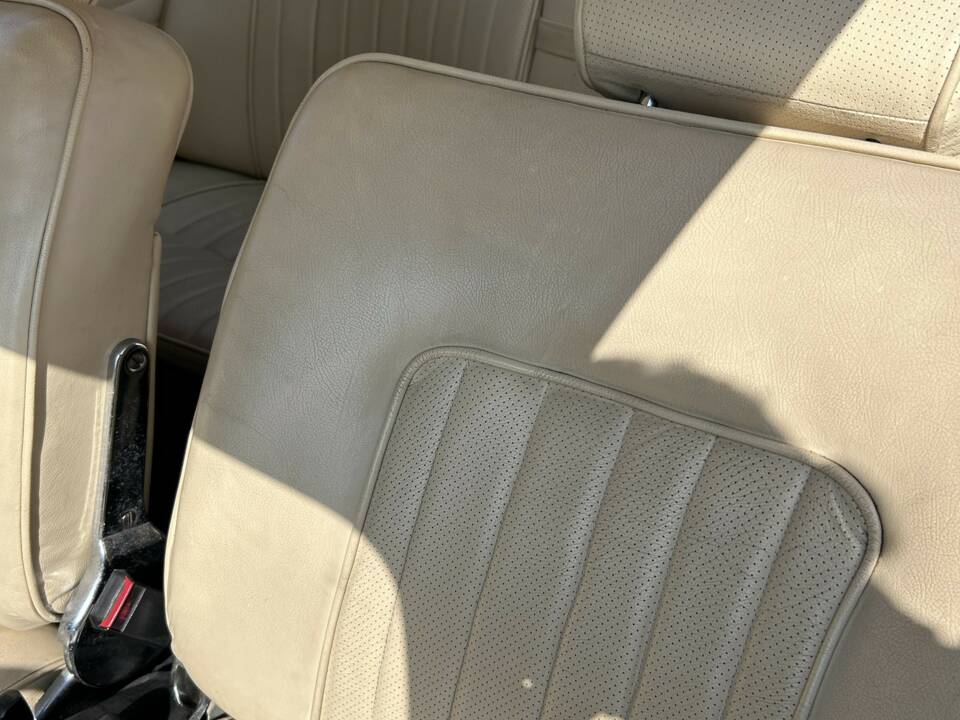 Image 16/19 of BMW 2000 C (1970)