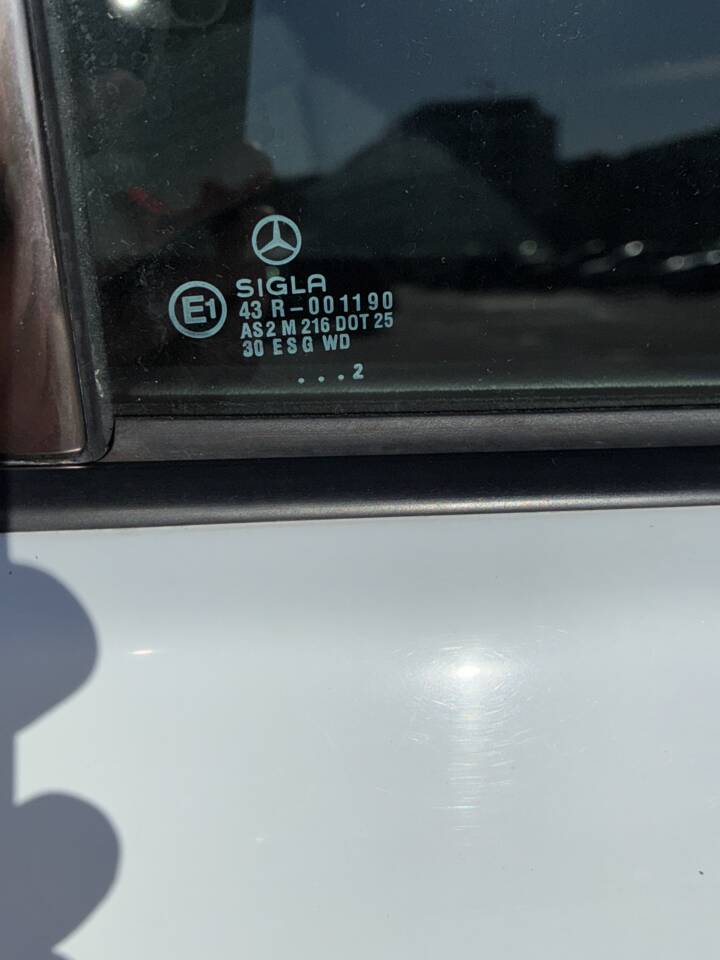 Immagine 22/33 di Mercedes-Benz 230 E (1992)