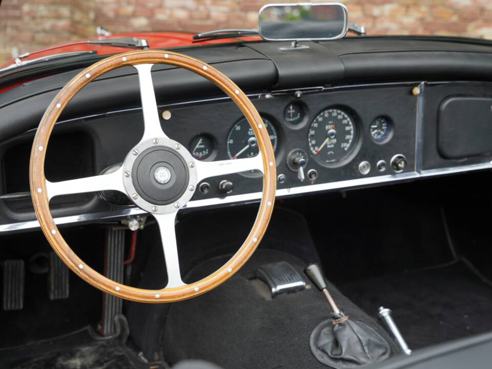 Image 28/50 of Jaguar XK 150 DHC (1960)