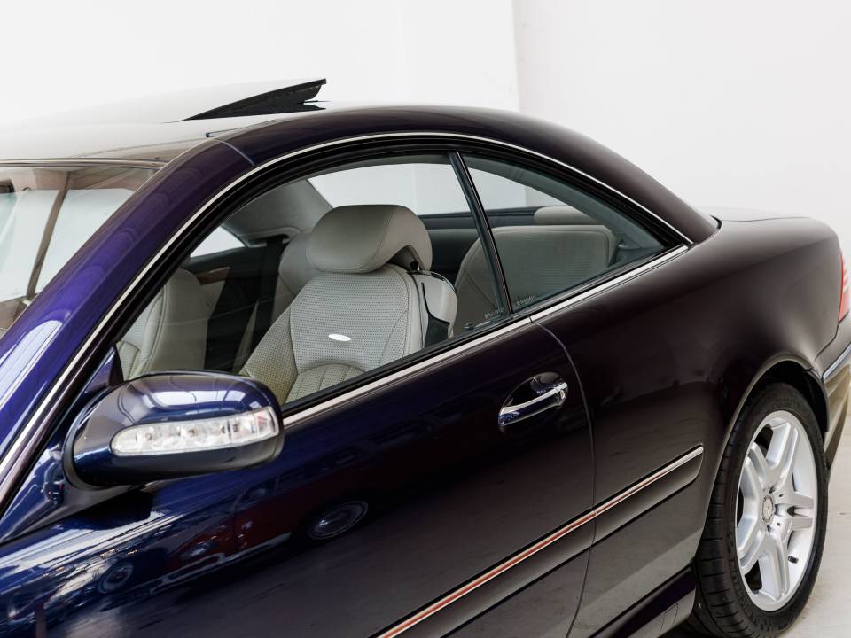 Image 28/38 of Mercedes-Benz CL 55 AMG (2003)