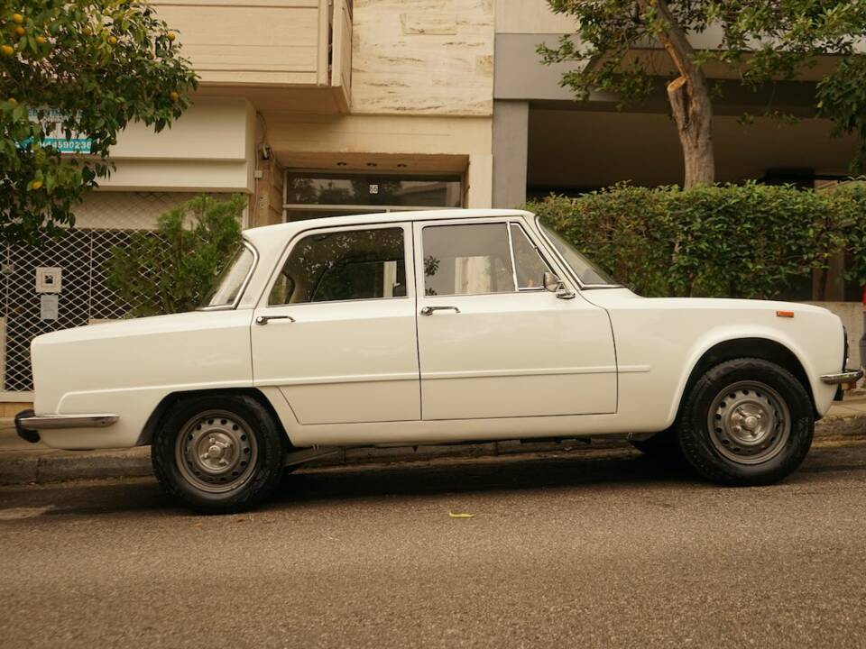 Image 98/100 of Alfa Romeo Giulia Nuova Super 1300 (1977)