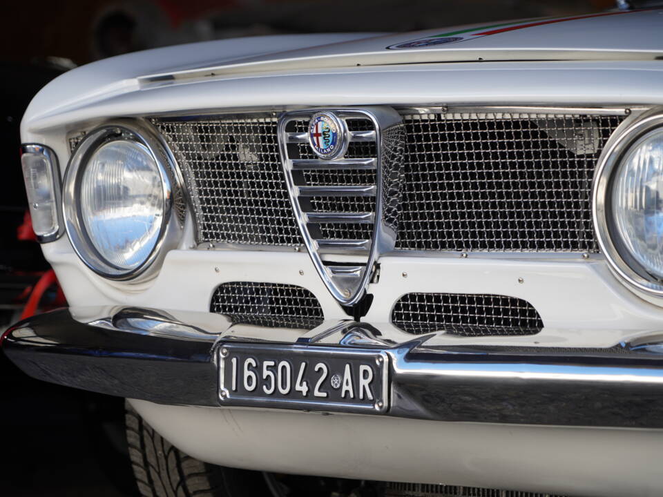 Image 16/28 de Alfa Romeo Giulia GT 1300 Junior (1970)