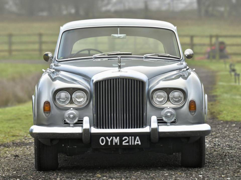 Immagine 2/50 di Bentley S 3 Continental Flying Spur (1963)