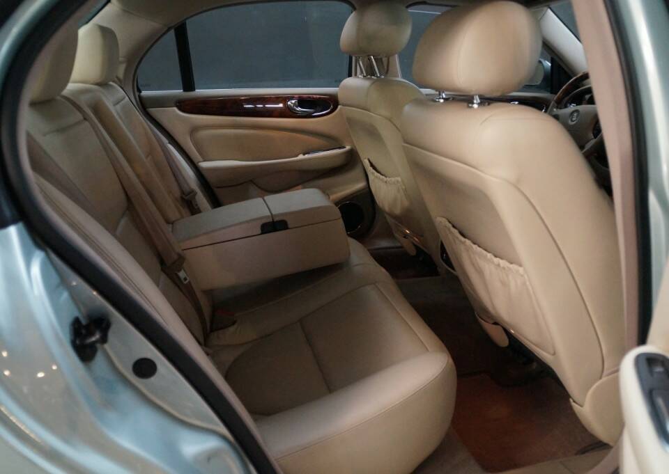 Image 22/46 of Jaguar XJ 8 4.2 (2004)