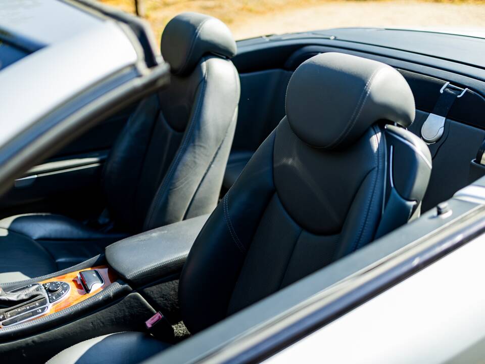 Image 31/50 de Mercedes-Benz SL 500 (2003)