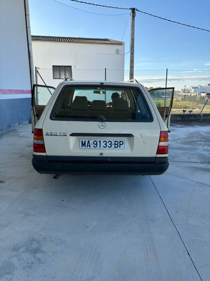 Immagine 9/14 di Mercedes-Benz 230 TE (1987)
