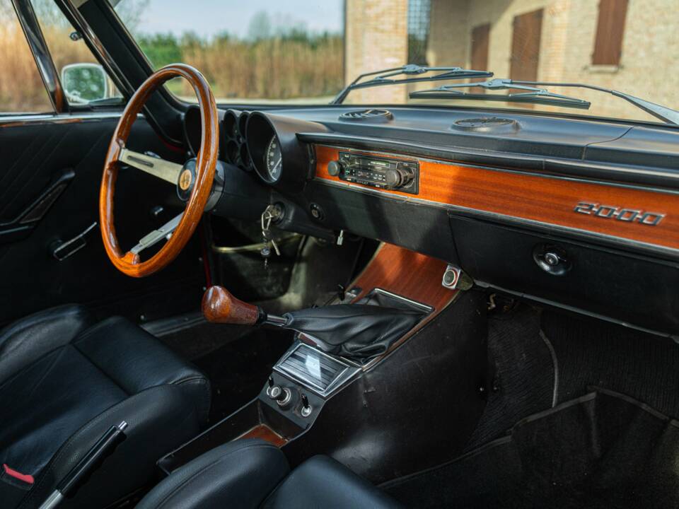 Bild 40/50 von Alfa Romeo 2000 GT Veloce (1973)
