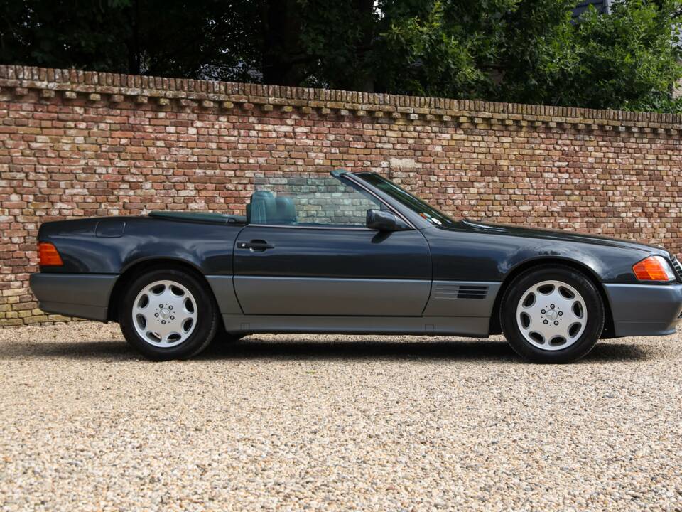 Image 36/50 of Mercedes-Benz 500 SL (1992)