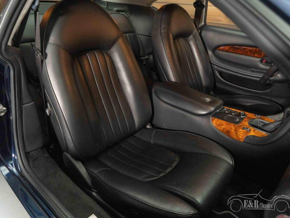Image 16/19 of Aston Martin DB 7 (1999)