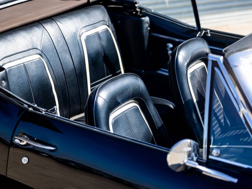 Image 21/29 of Chevrolet Camaro (1967)