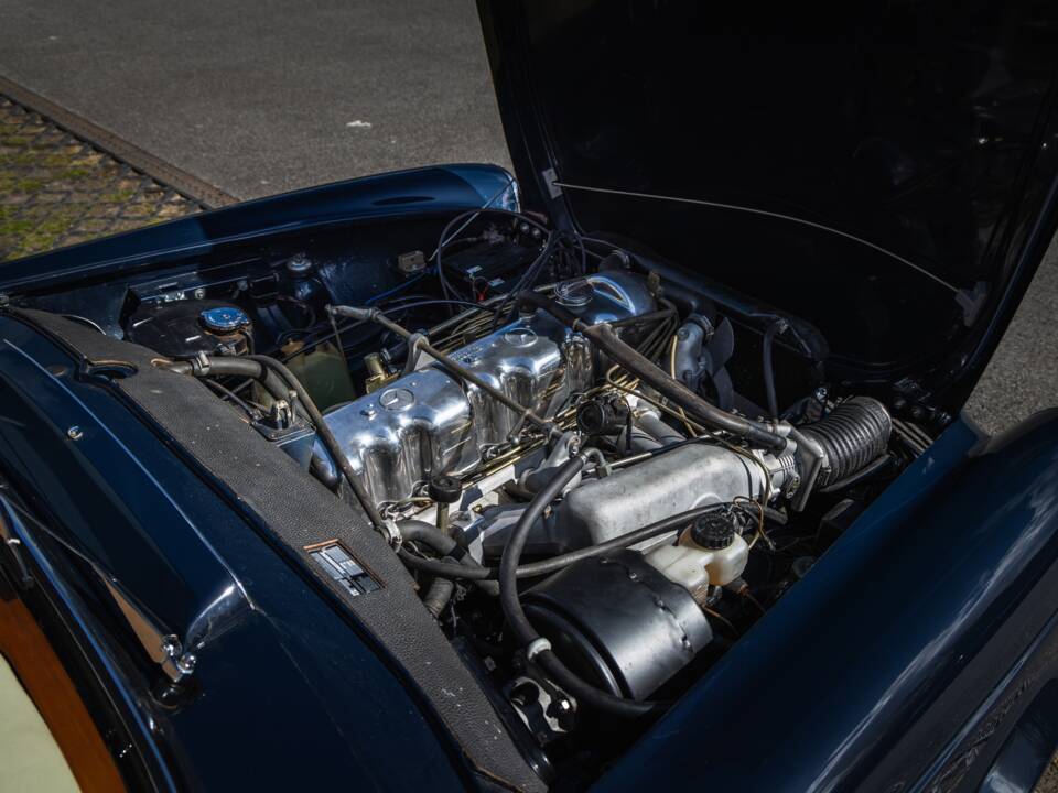 Image 48/50 of Mercedes-Benz 230 SL (1971)