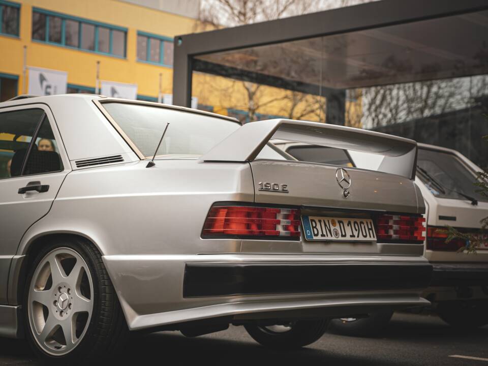 Immagine 21/49 di Mercedes-Benz 190 E (1990)