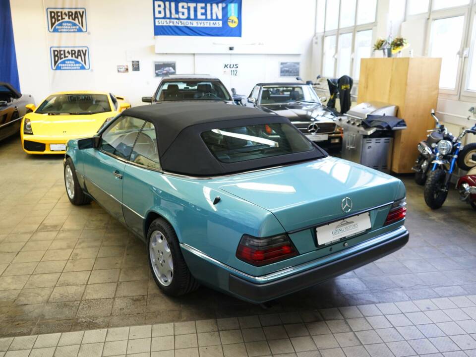 Afbeelding 11/50 van Mercedes-Benz 300 CE-24 (1993)