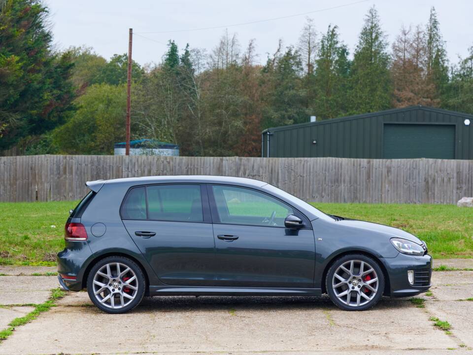 Image 27/50 of Volkswagen Golf VI GTI (2011)