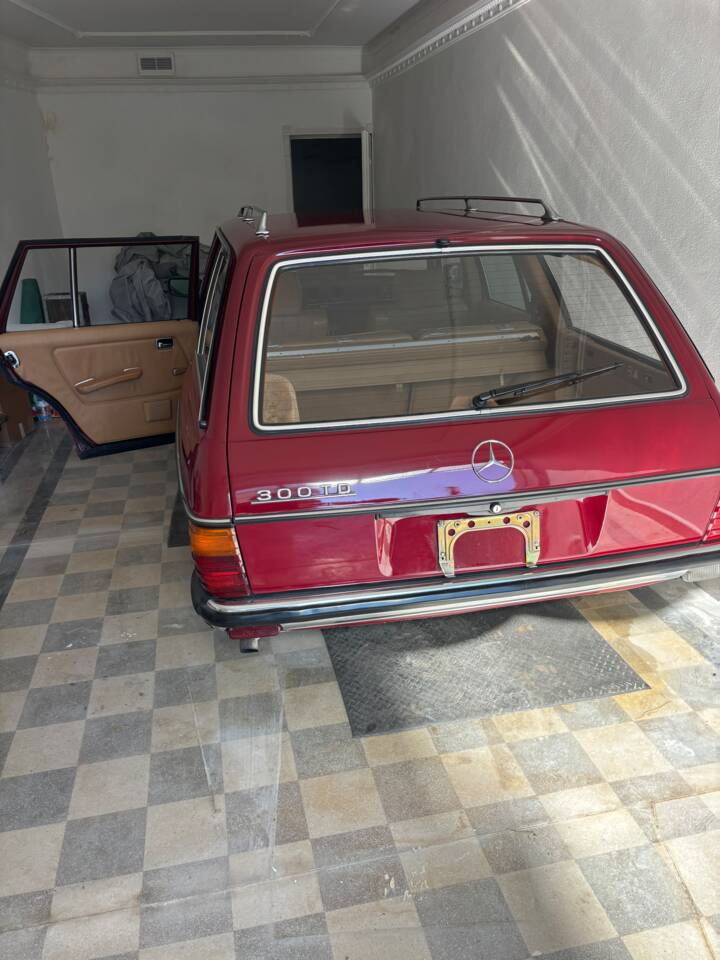 Bild 7/11 von Mercedes-Benz 300 TD (1979)