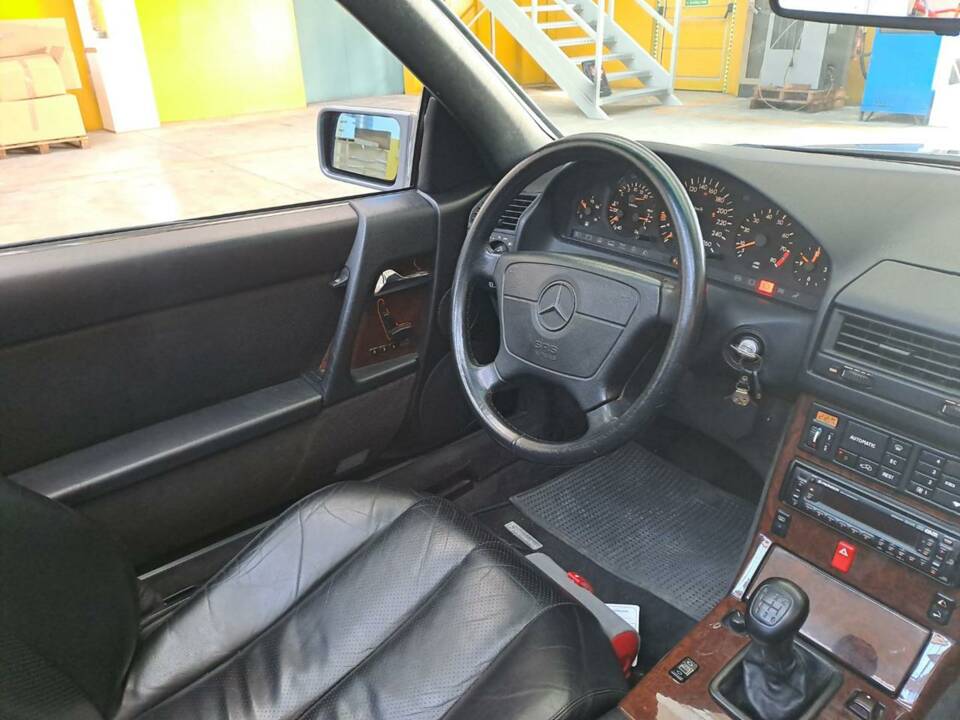 Image 32/50 de Mercedes-Benz 300 SL-24 (1992)
