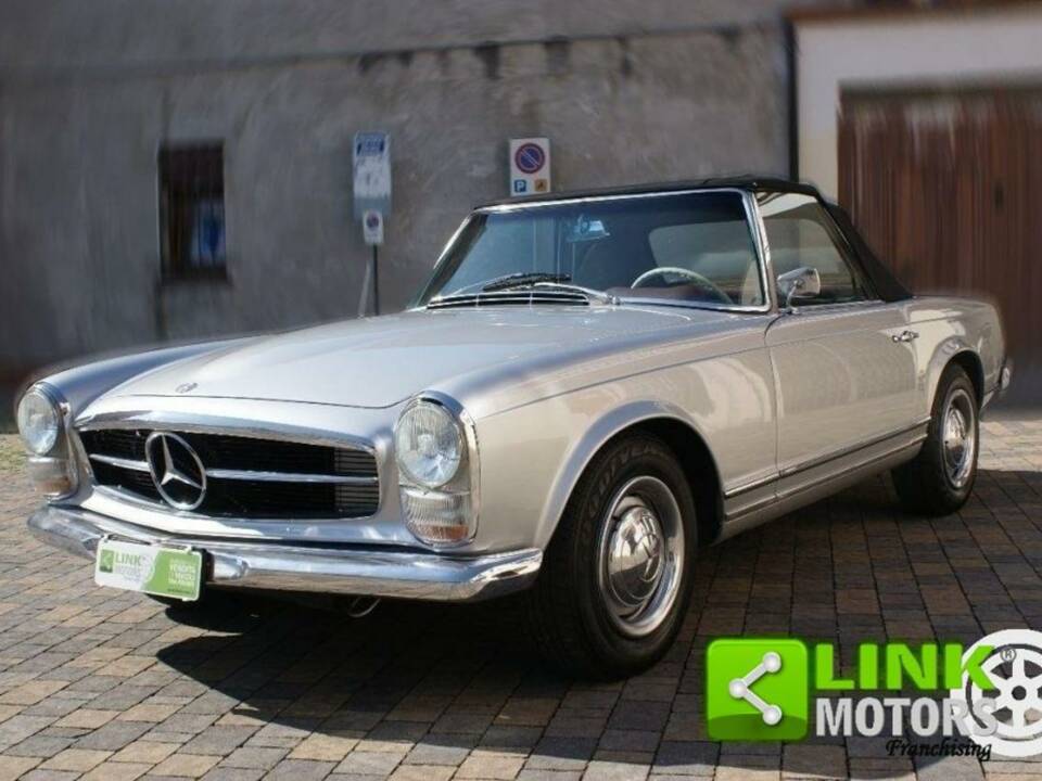 Image 2/50 of Mercedes-Benz 230 SL (1967)